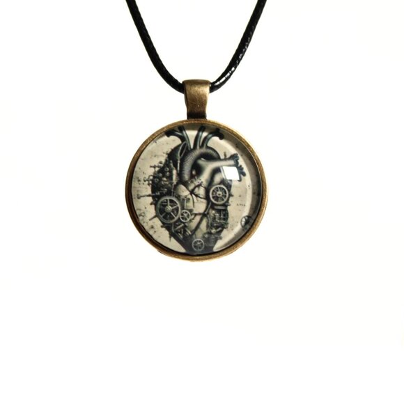 Unisex Gothic “Clockwork Pulse” Steampunk Anatomical Heart Necklace - Picture 1 of 5